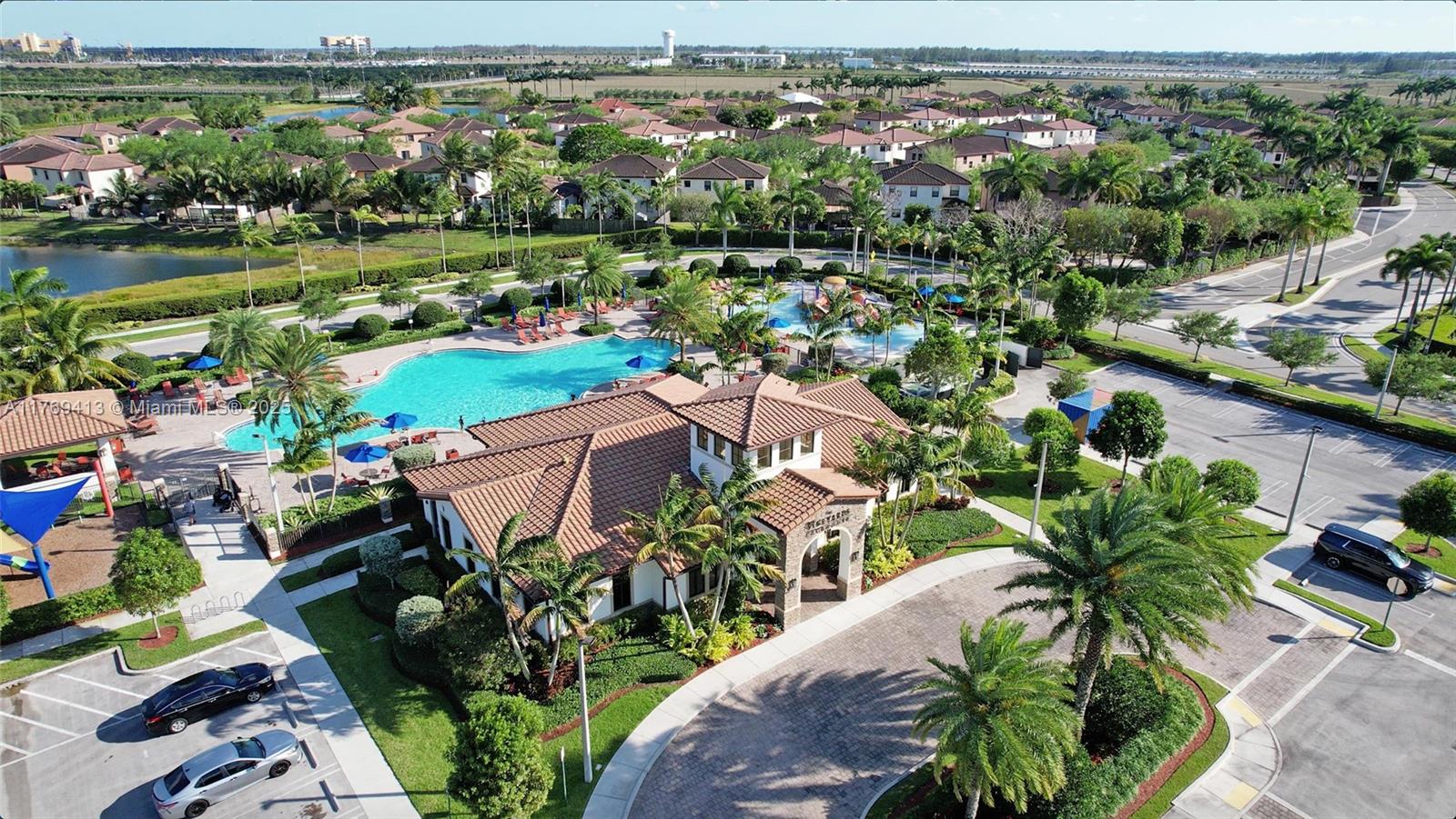 BAYWINDS OF GALAPAGOS - Residential