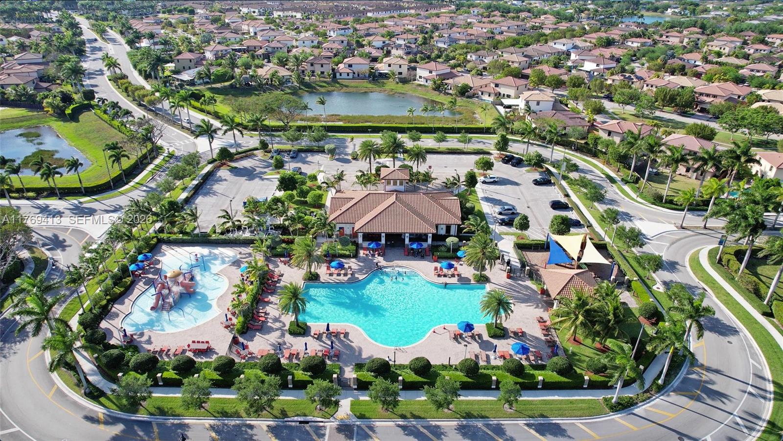 BAYWINDS OF GALAPAGOS - Residential