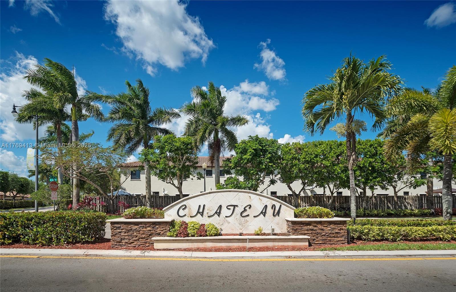 BAYWINDS OF GALAPAGOS - Residential