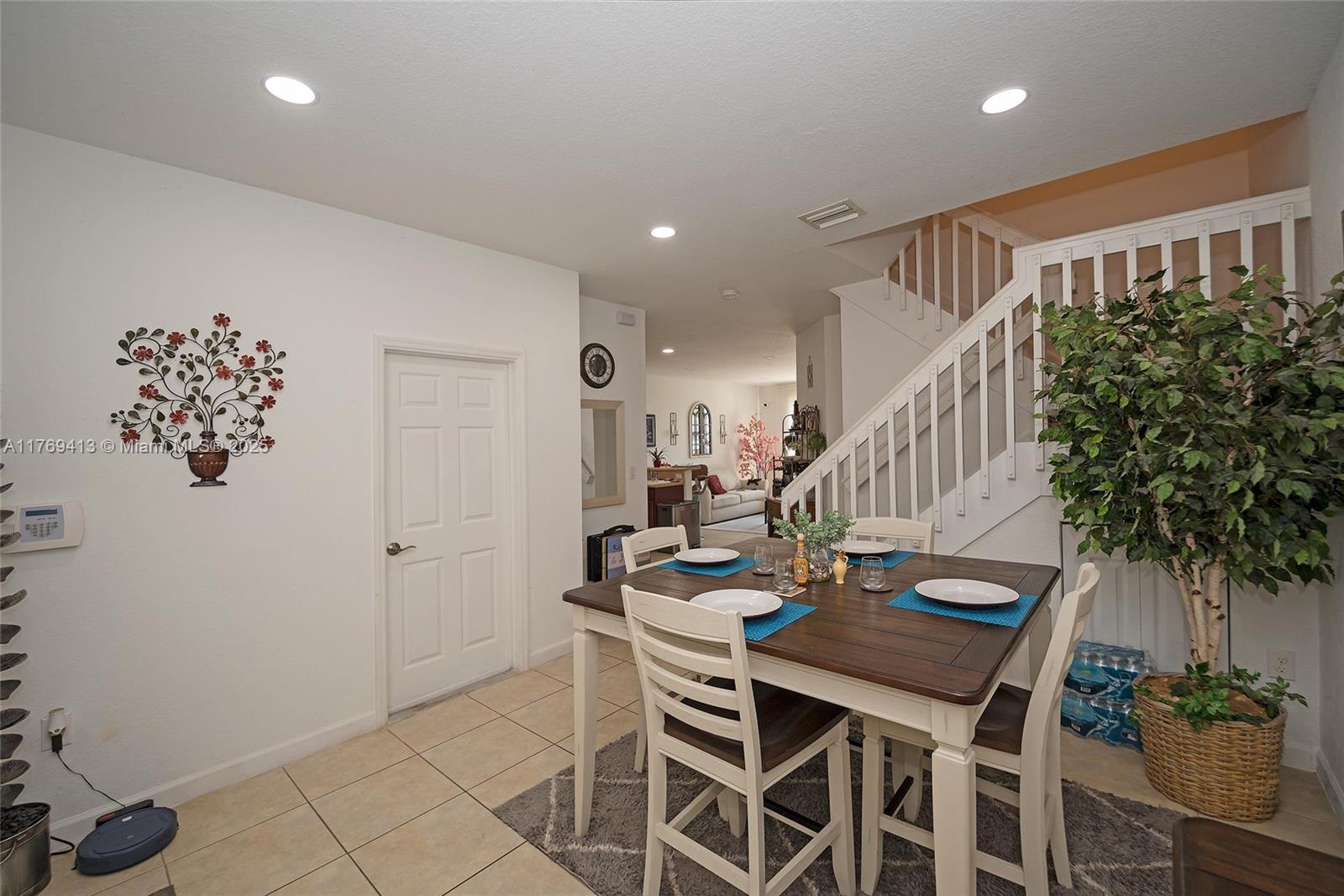 BAYWINDS OF GALAPAGOS - Residential