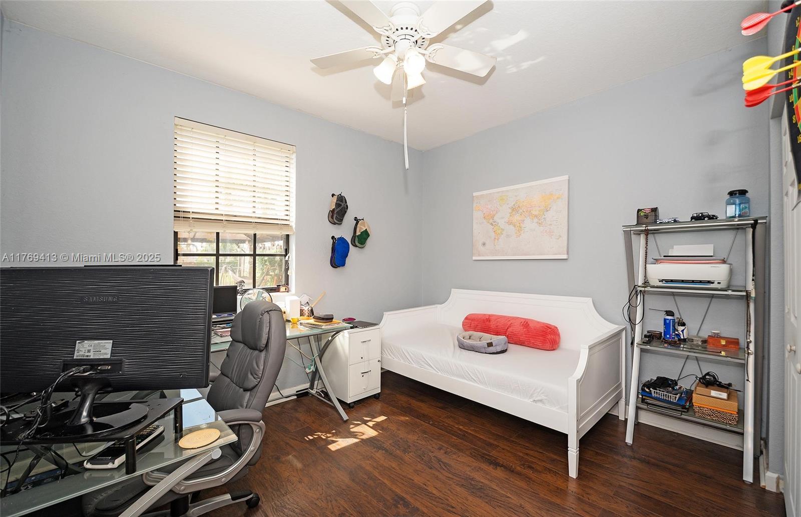 BAYWINDS OF GALAPAGOS - Residential