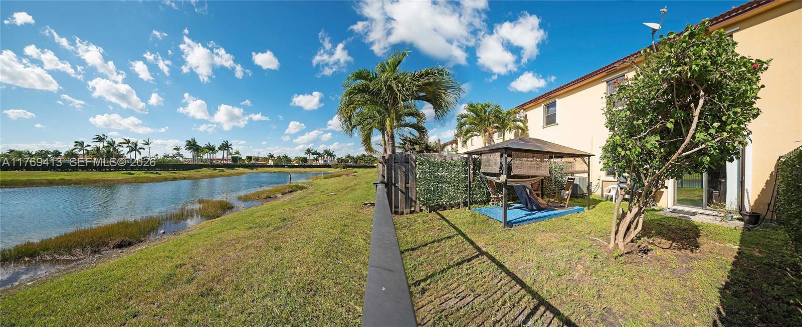 BAYWINDS OF GALAPAGOS - Residential