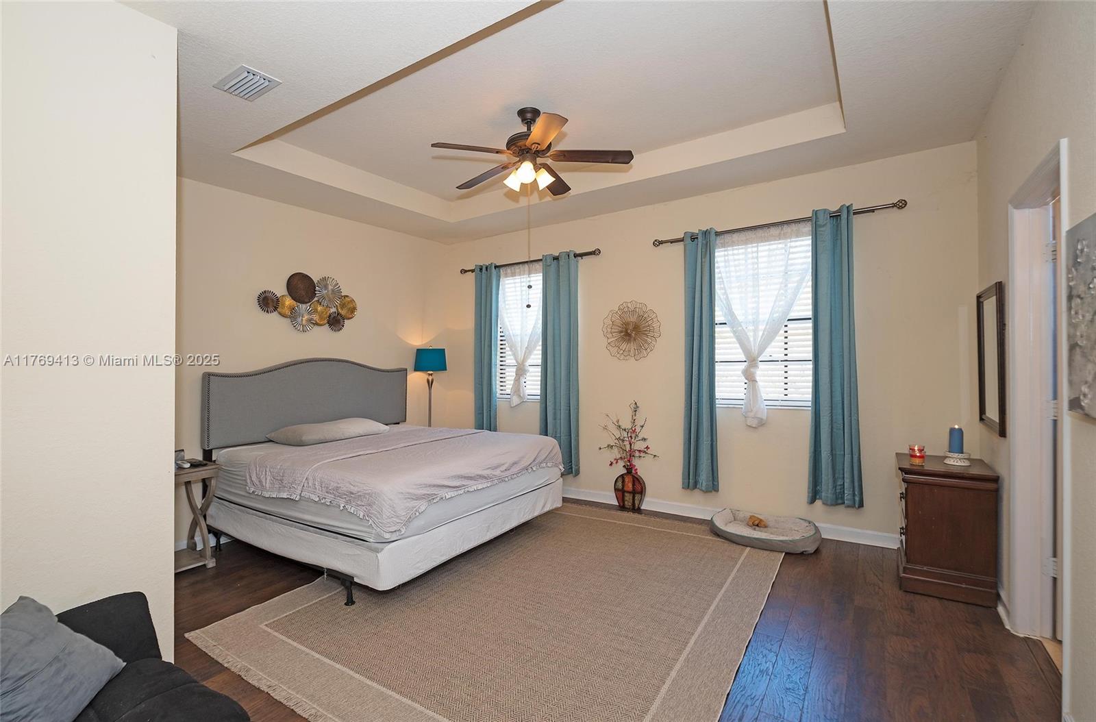 BAYWINDS OF GALAPAGOS - Residential