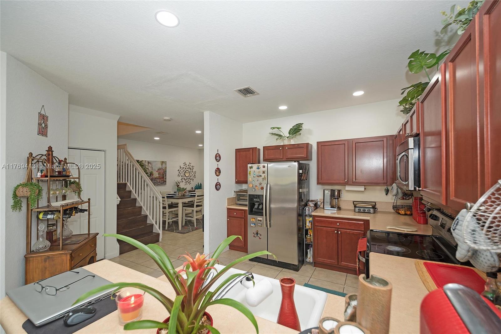 BAYWINDS OF GALAPAGOS - Residential