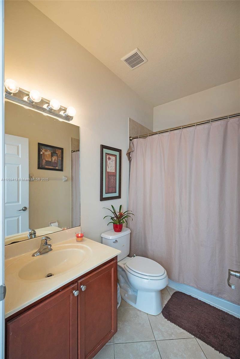 BAYWINDS OF GALAPAGOS - Residential