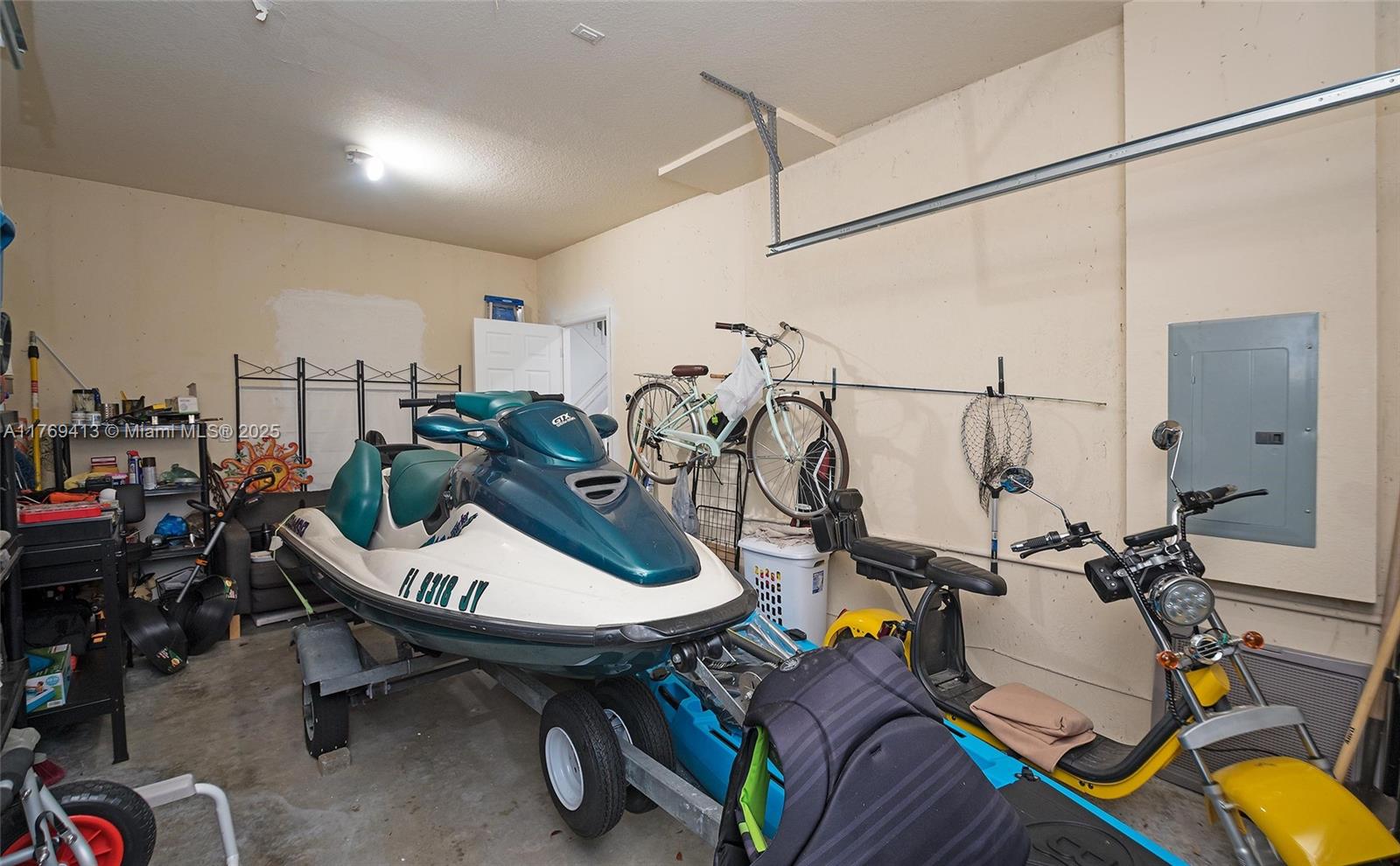 BAYWINDS OF GALAPAGOS - Residential