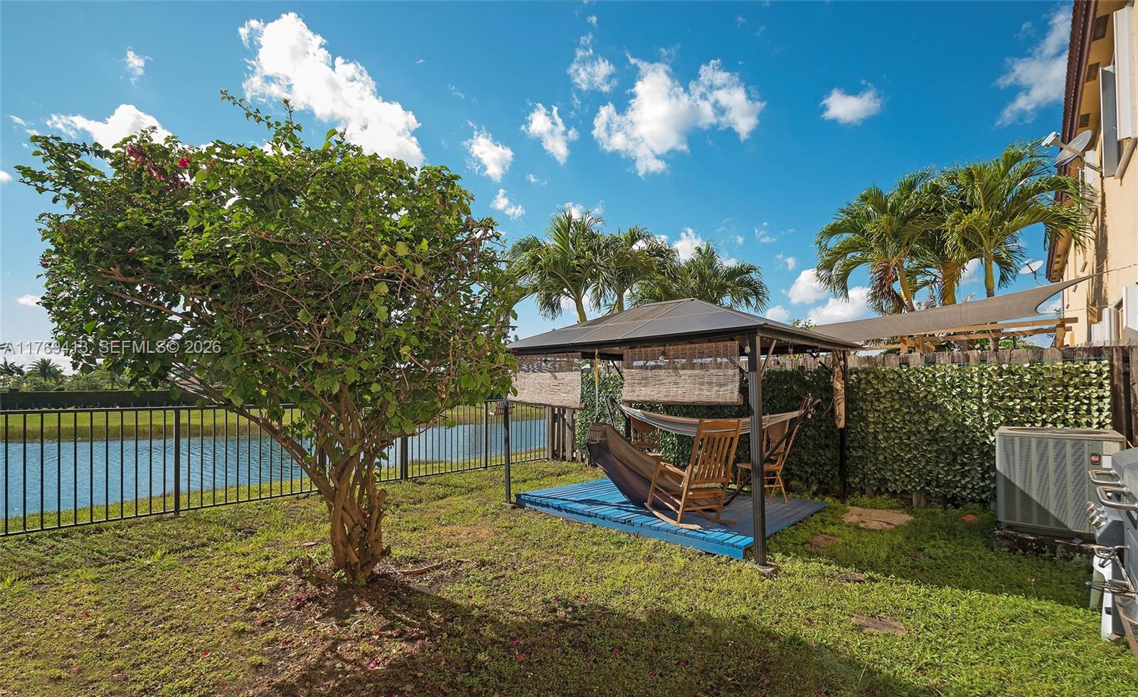 BAYWINDS OF GALAPAGOS - Residential