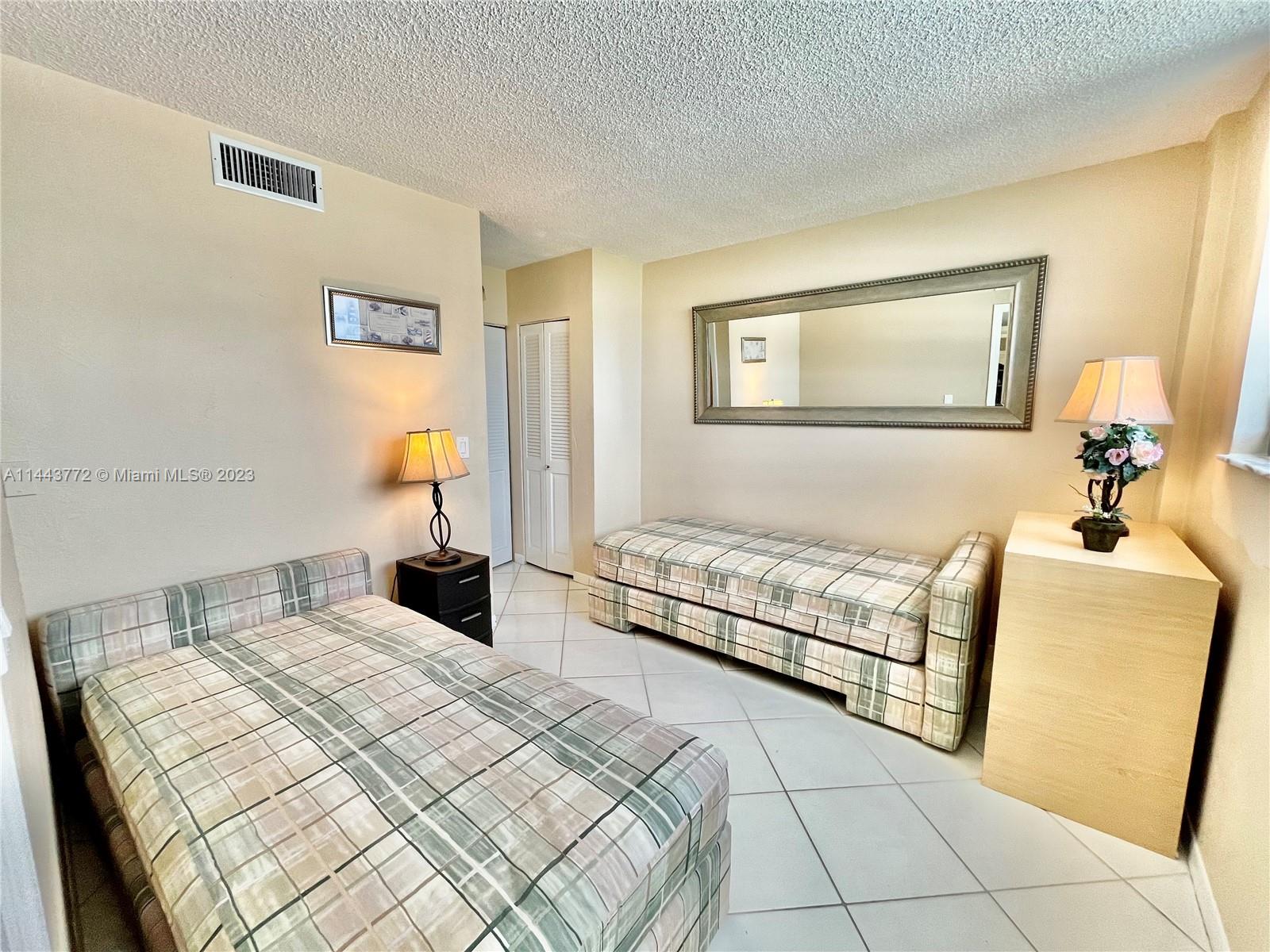 MANATEE CONDO - Residential Lease