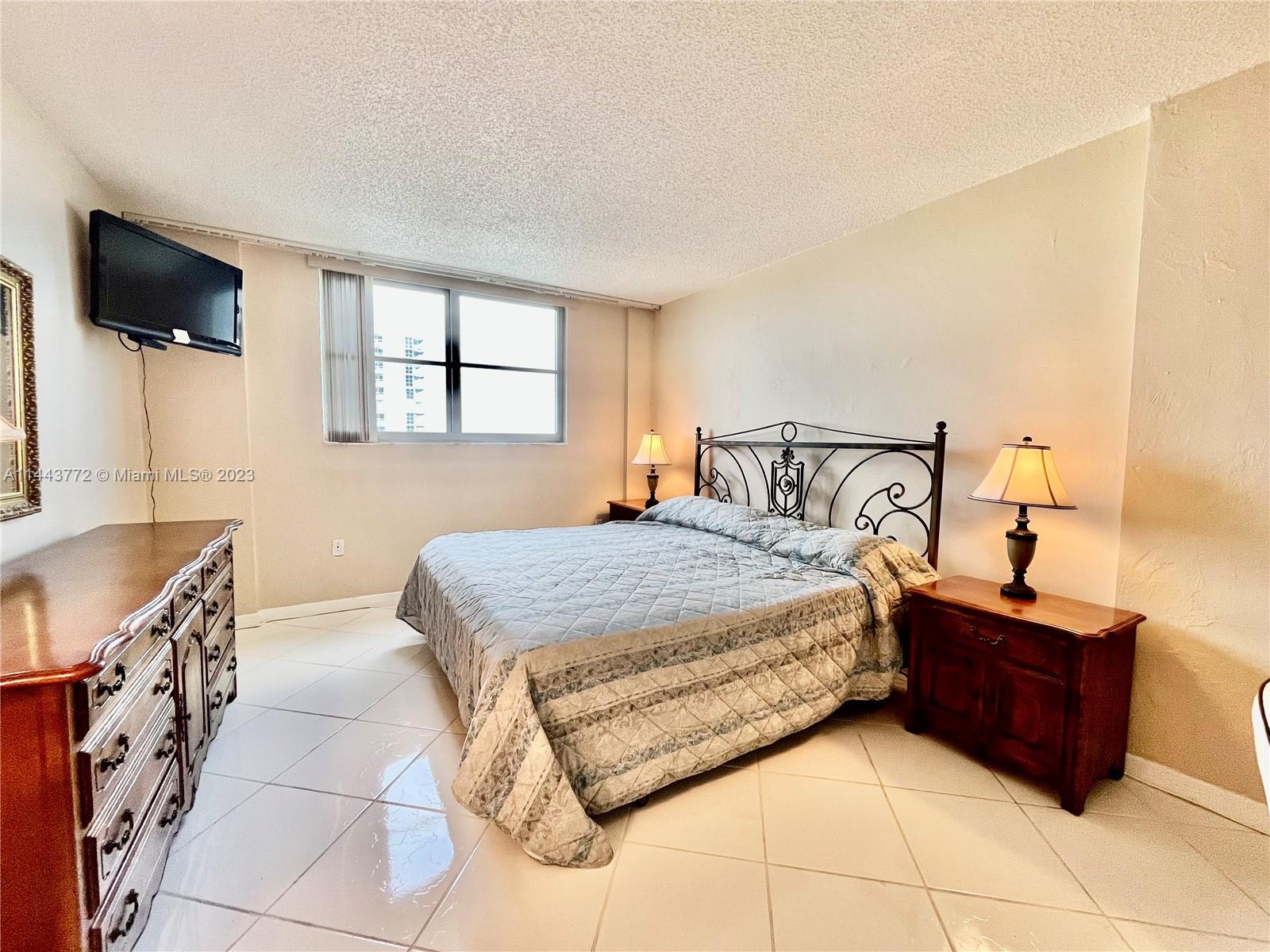 MANATEE CONDO - Residential Lease