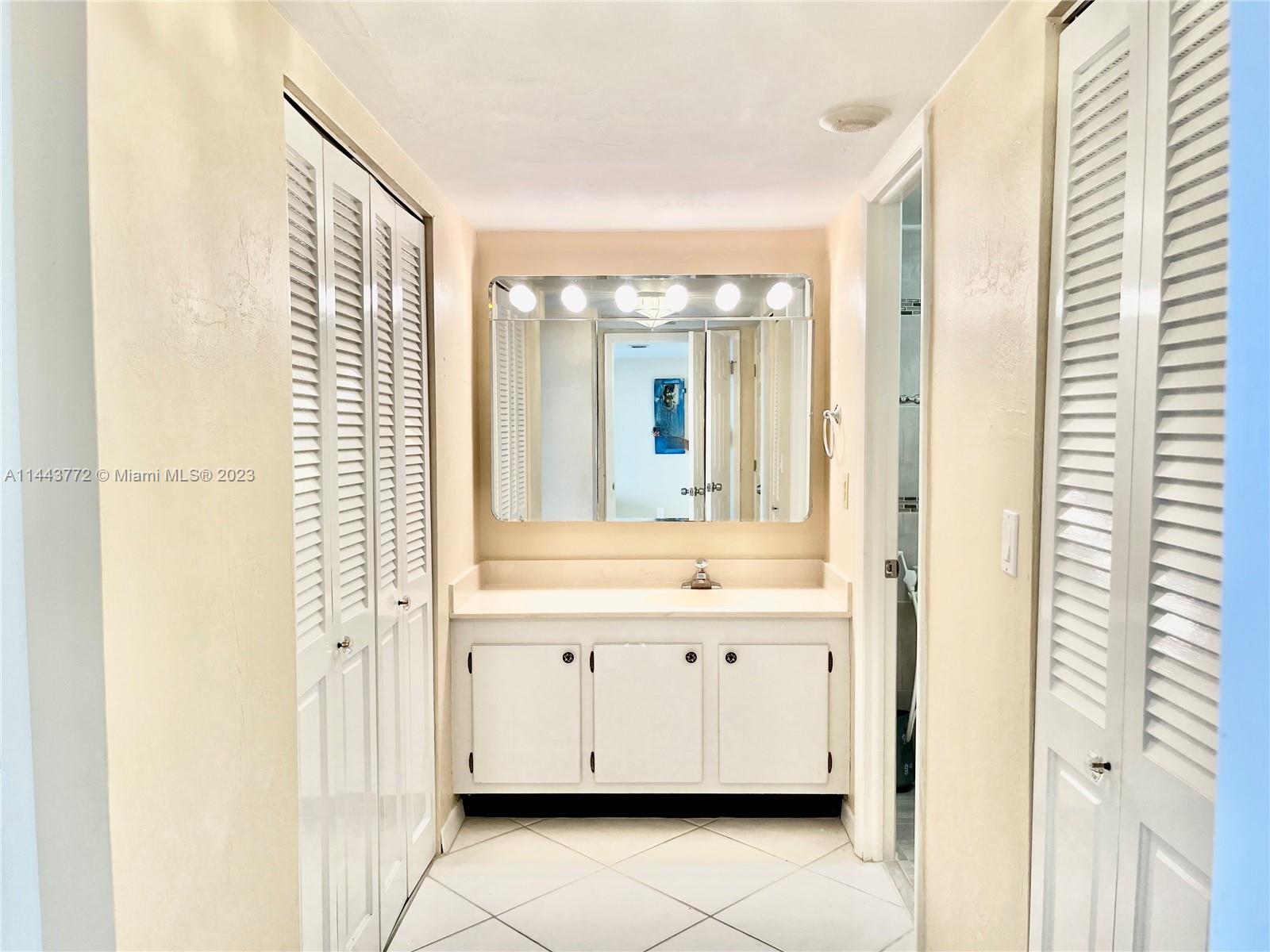 MANATEE CONDO - Residential Lease