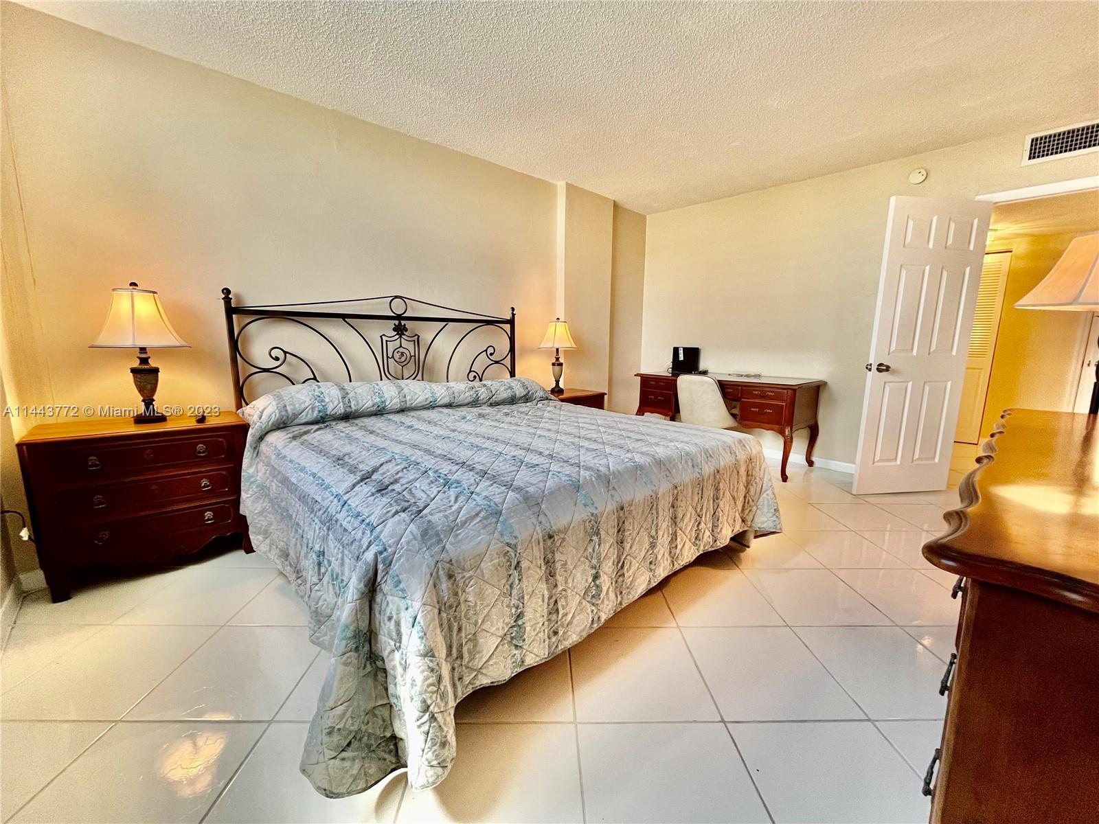 MANATEE CONDO - Residential Lease