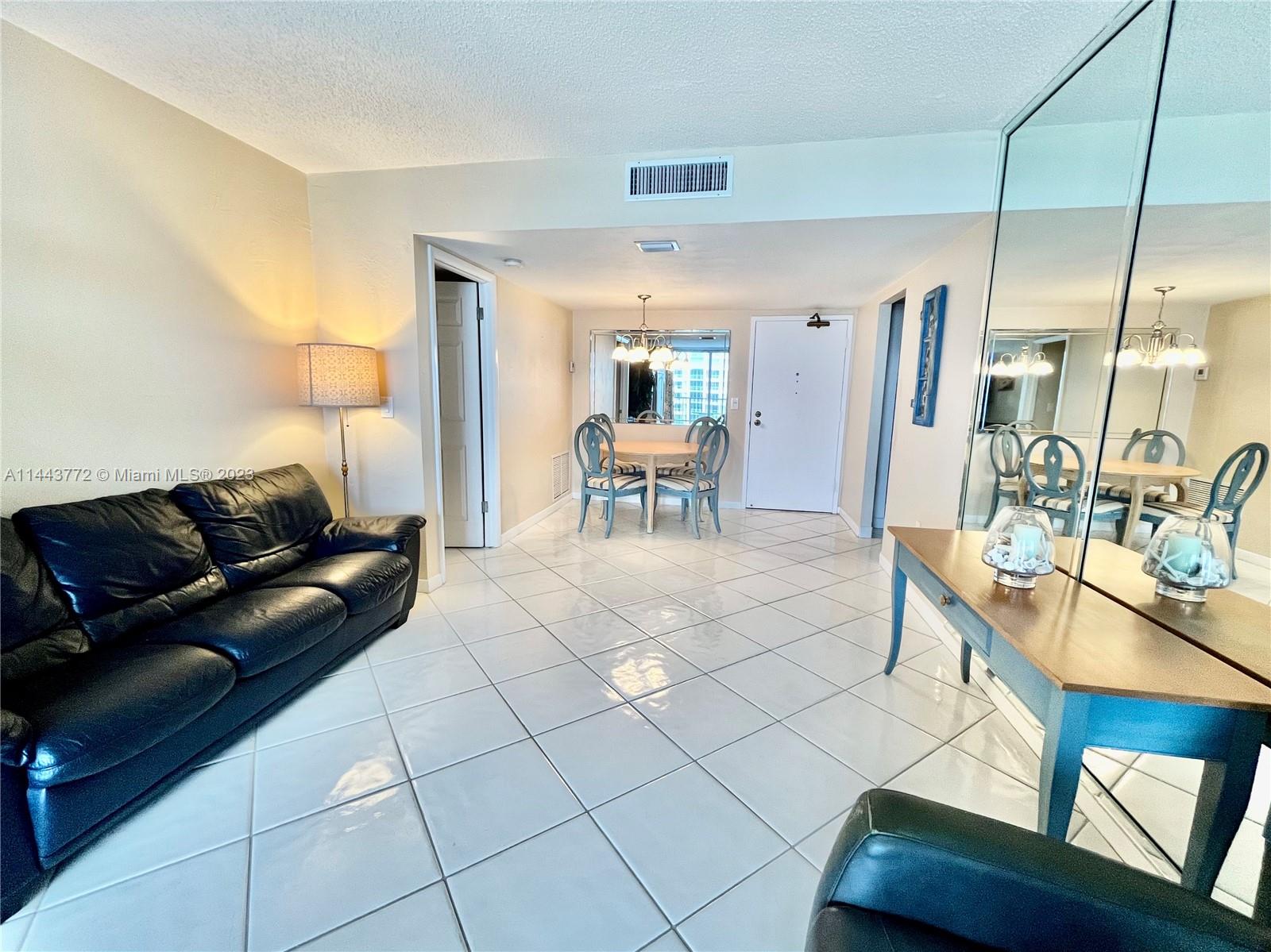 MANATEE CONDO - Residential Lease