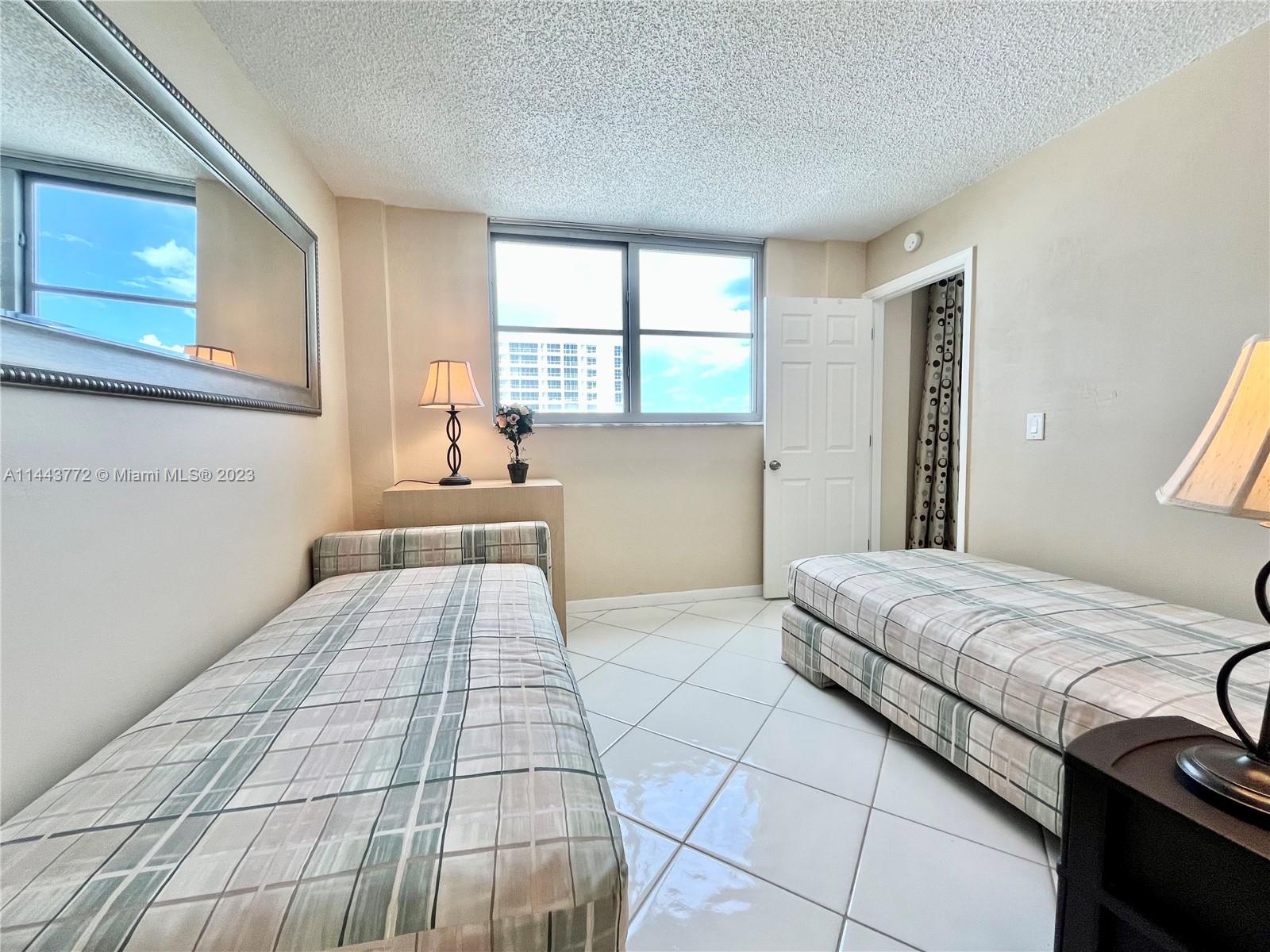 MANATEE CONDO - Residential Lease