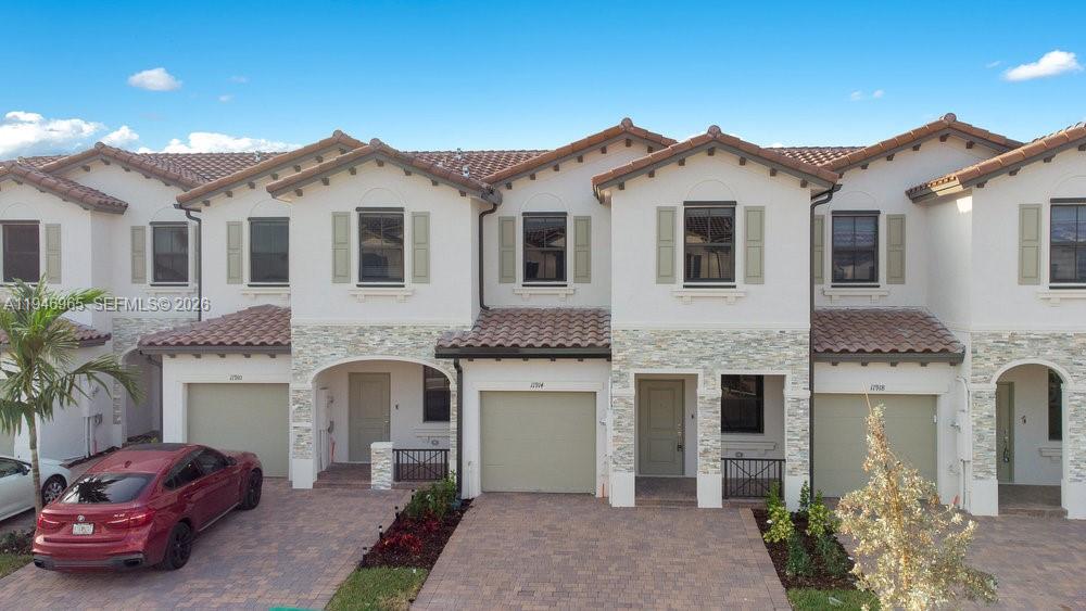 SILVER PALM RESIDENTIAL H - Residential Lease