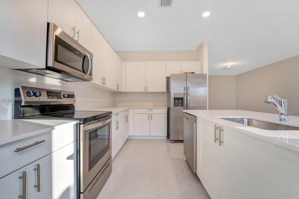 SILVER PALM RESIDENTIAL H - Residential Lease