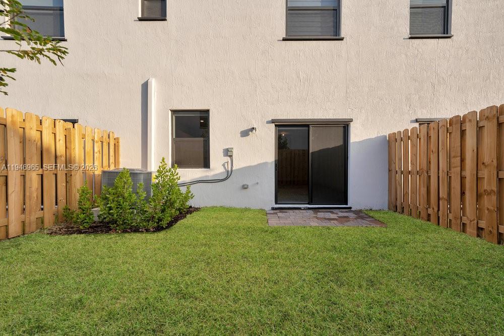 SILVER PALM RESIDENTIAL H - Residential Lease