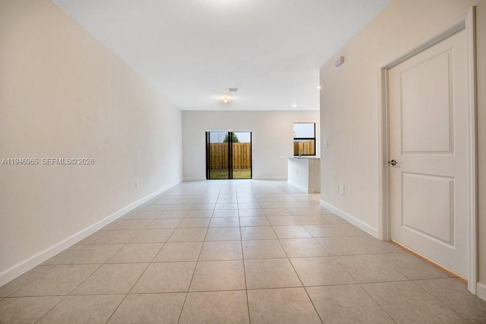 SILVER PALM RESIDENTIAL H - Residential Lease