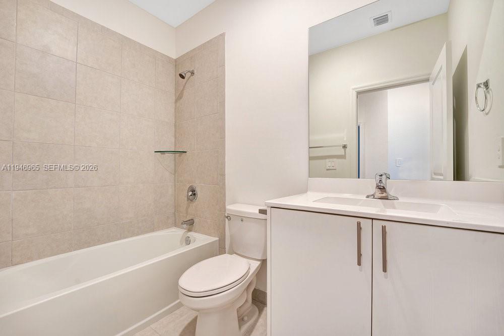 SILVER PALM RESIDENTIAL H - Residential Lease