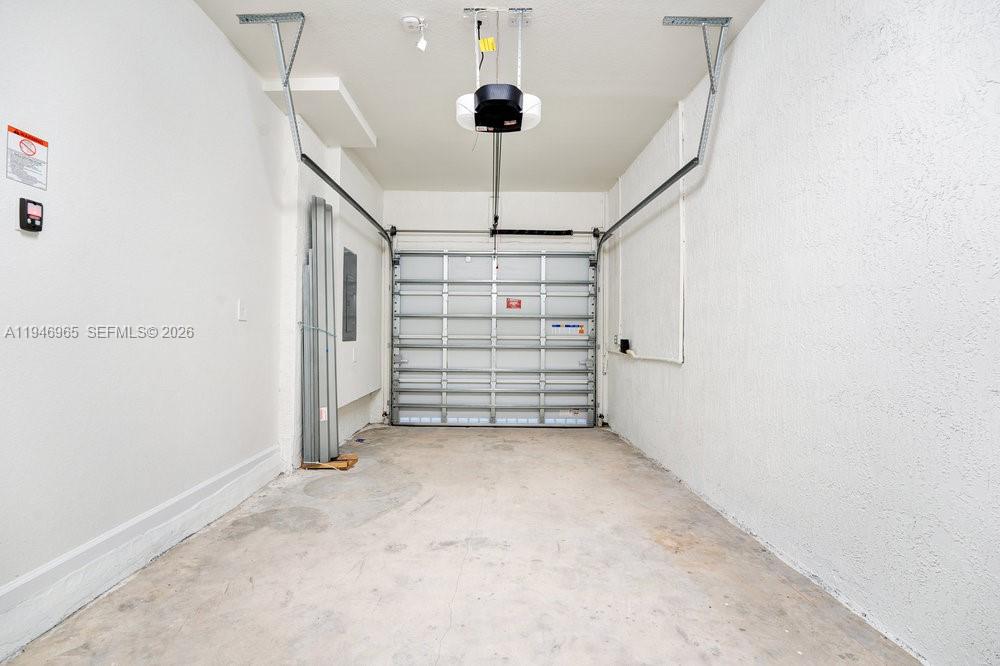 SILVER PALM RESIDENTIAL H - Residential Lease