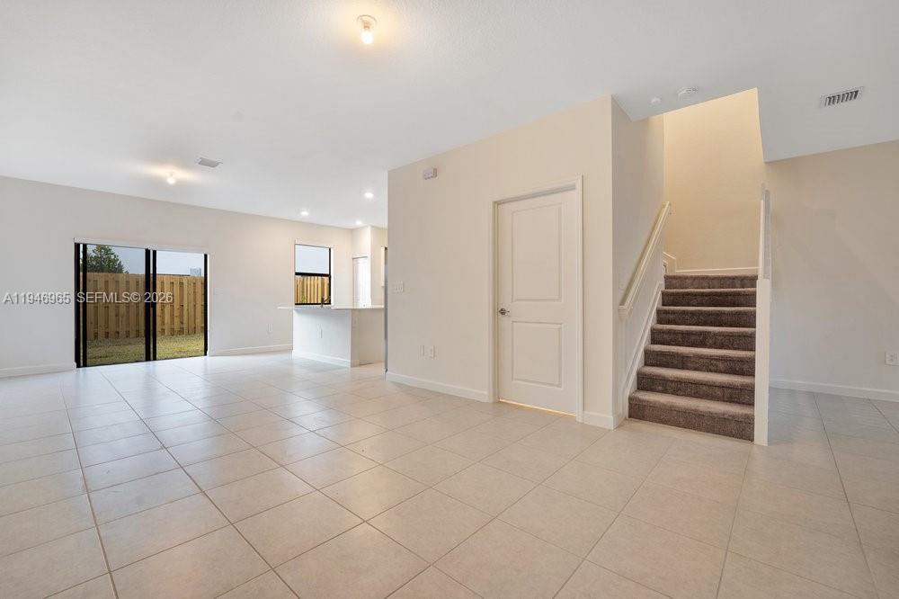 SILVER PALM RESIDENTIAL H - Residential Lease