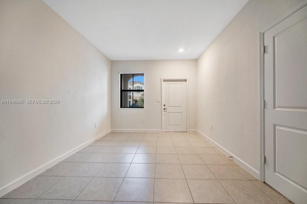 SILVER PALM RESIDENTIAL H - Residential Lease