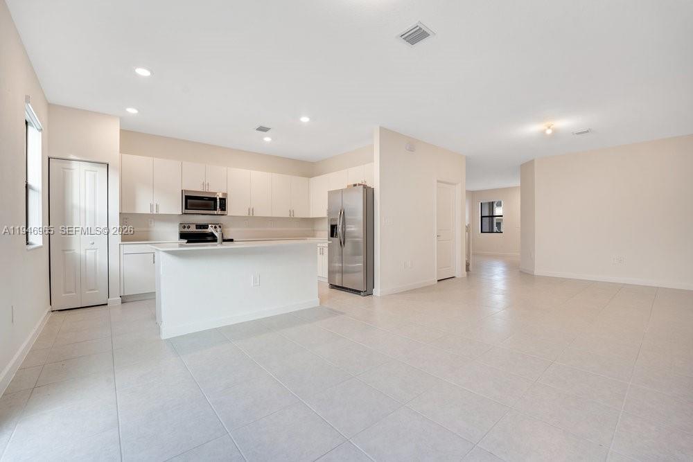 SILVER PALM RESIDENTIAL H - Residential Lease