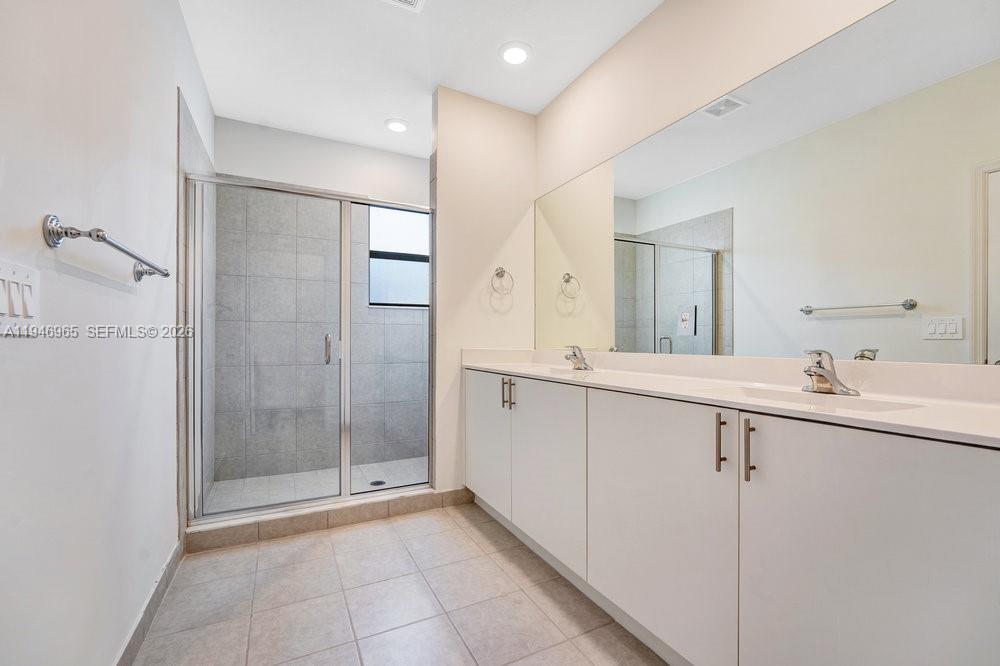 SILVER PALM RESIDENTIAL H - Residential Lease