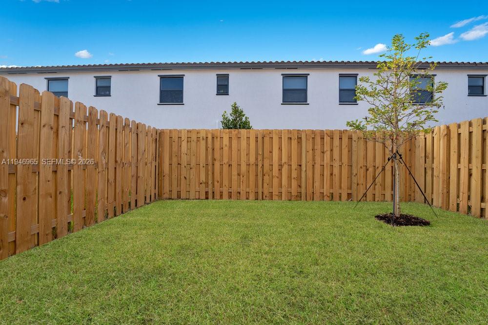 SILVER PALM RESIDENTIAL H - Residential Lease