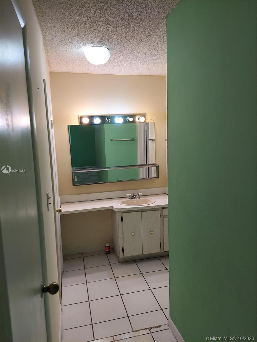 PINESIDE CONDO NO 1 - Residential