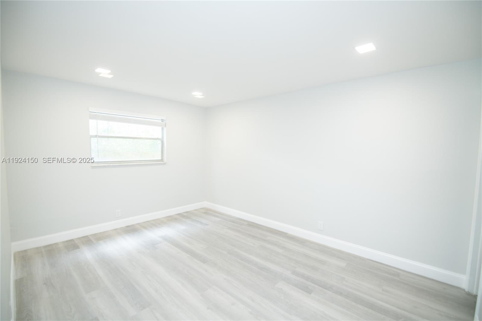 GOLFVIEW ARMS INC CONDO - Residential Lease