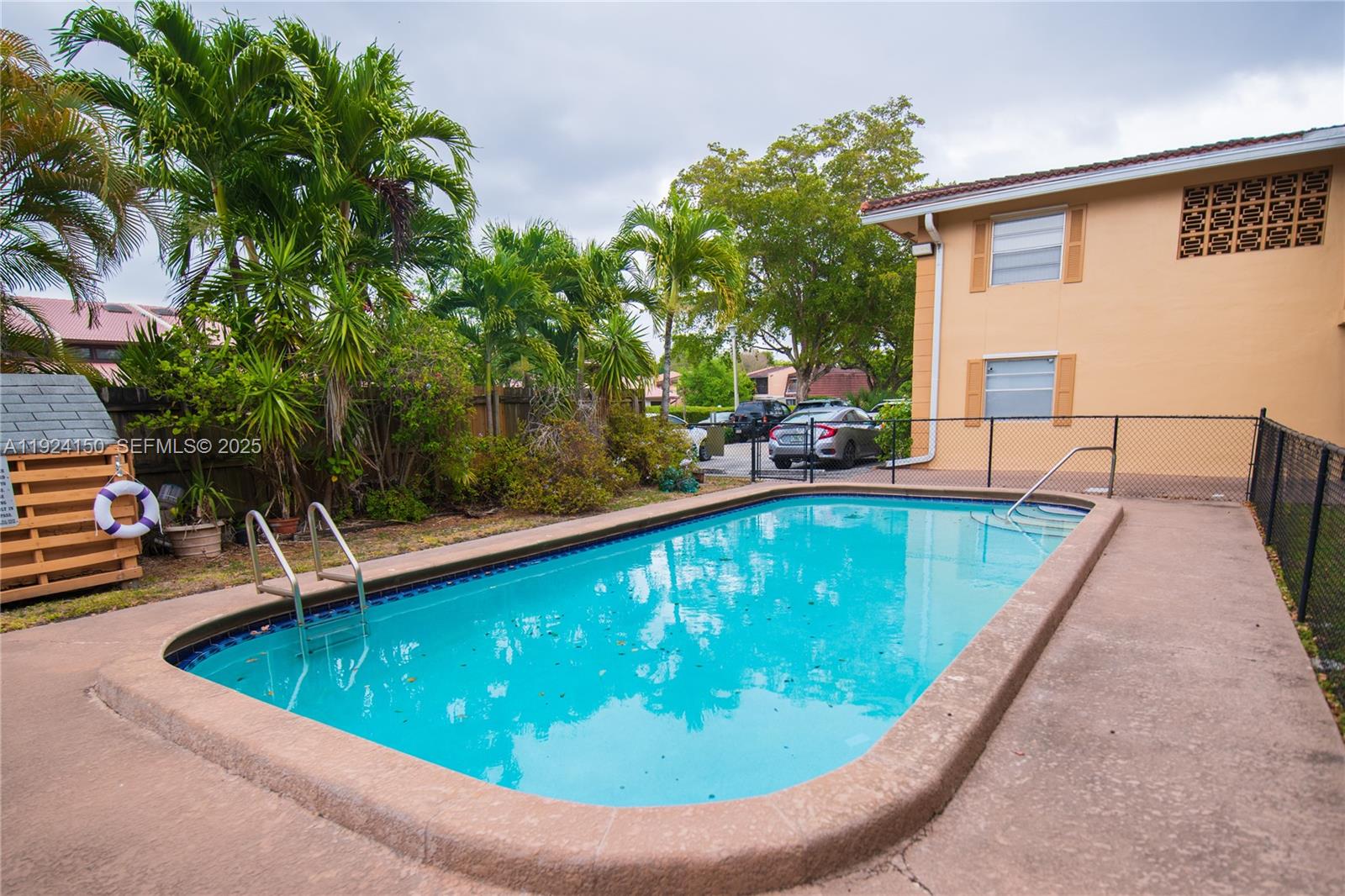 GOLFVIEW ARMS INC CONDO - Residential Lease