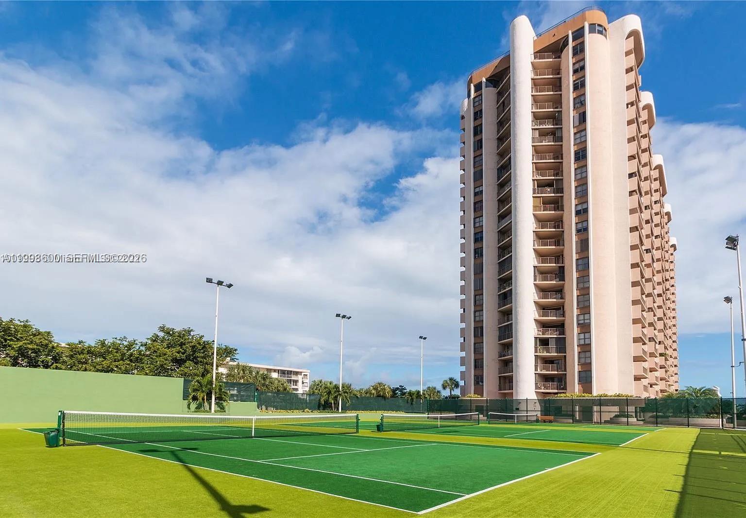 1800 NE 114th St 807