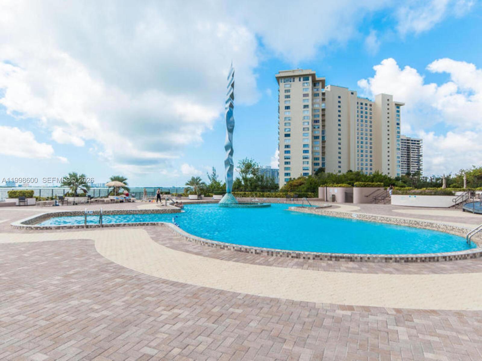 1800 NE 114th St 807