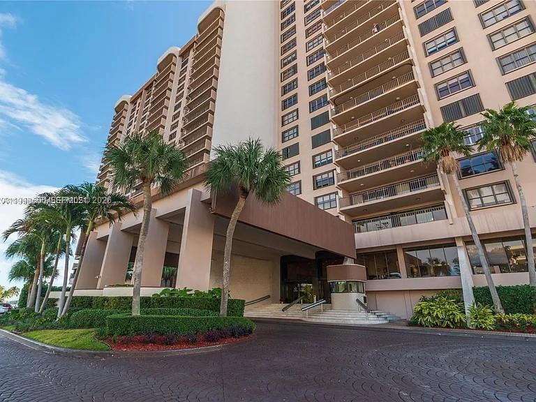 1800 NE 114th St 807