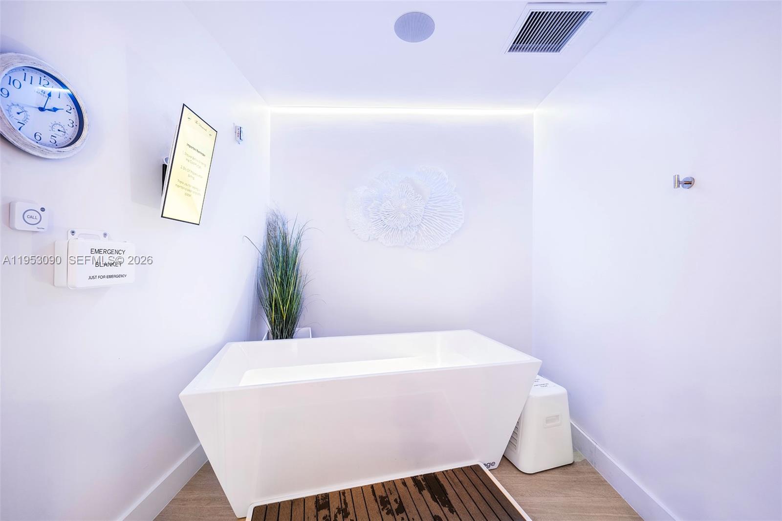 BLUE DIAMOND CONDO - Residential