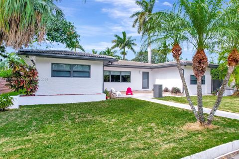Single Family Residence in Miami Shores FL 10610 11th Ave.jpg