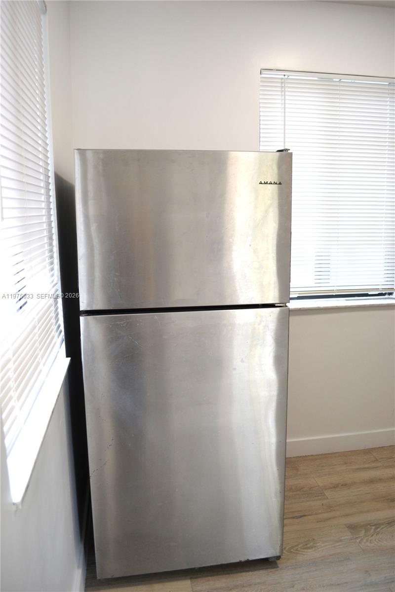 LAWRENCE ESTATE LAND CO - Residential Lease