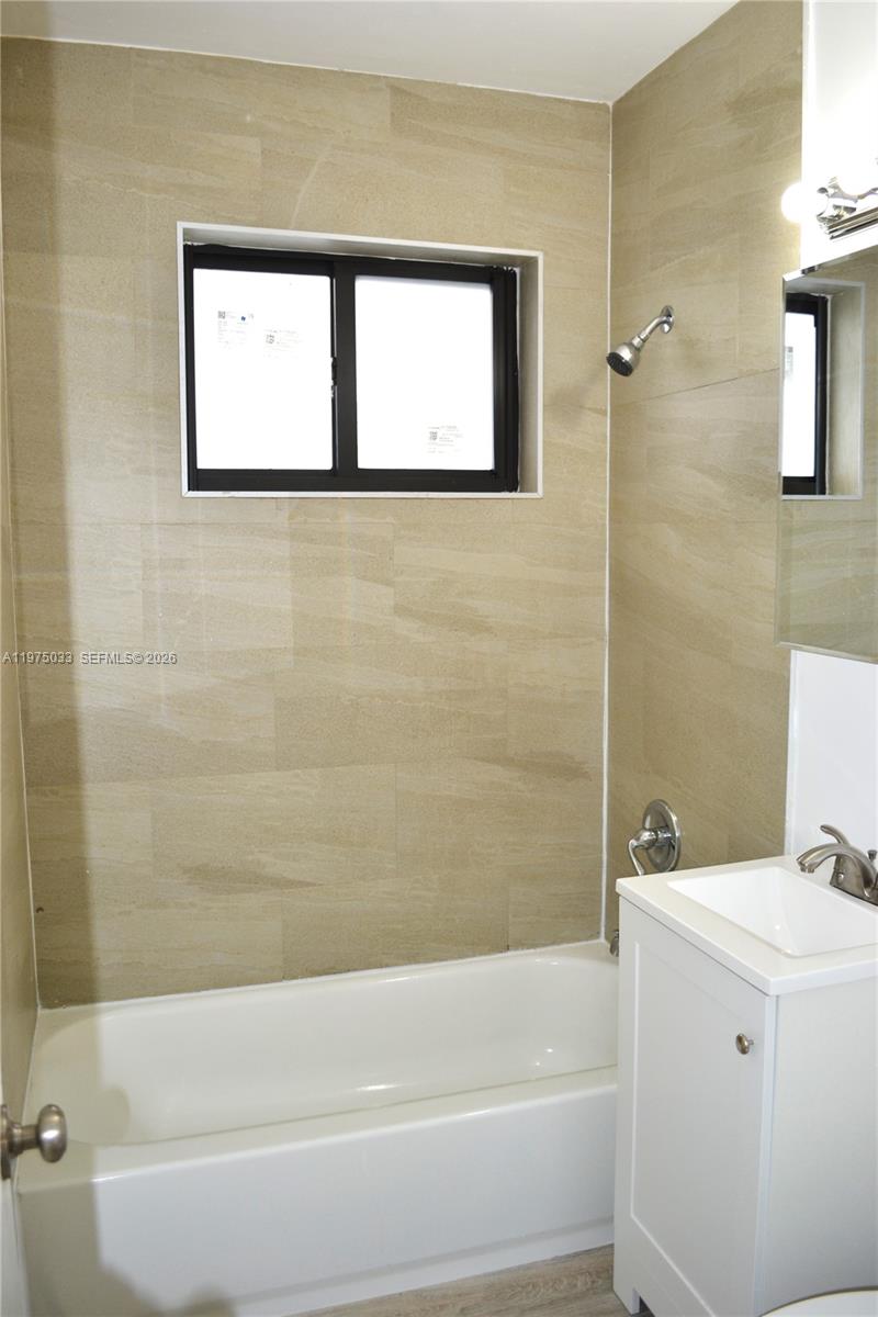 LAWRENCE ESTATE LAND CO - Residential Lease