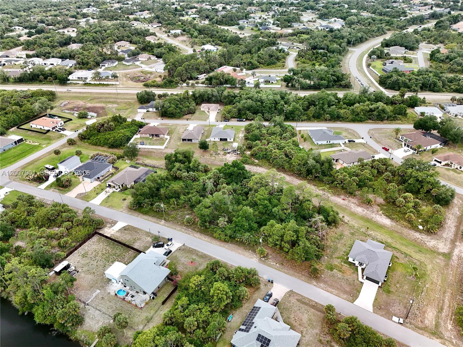 PORT CHARLOTTE - Land