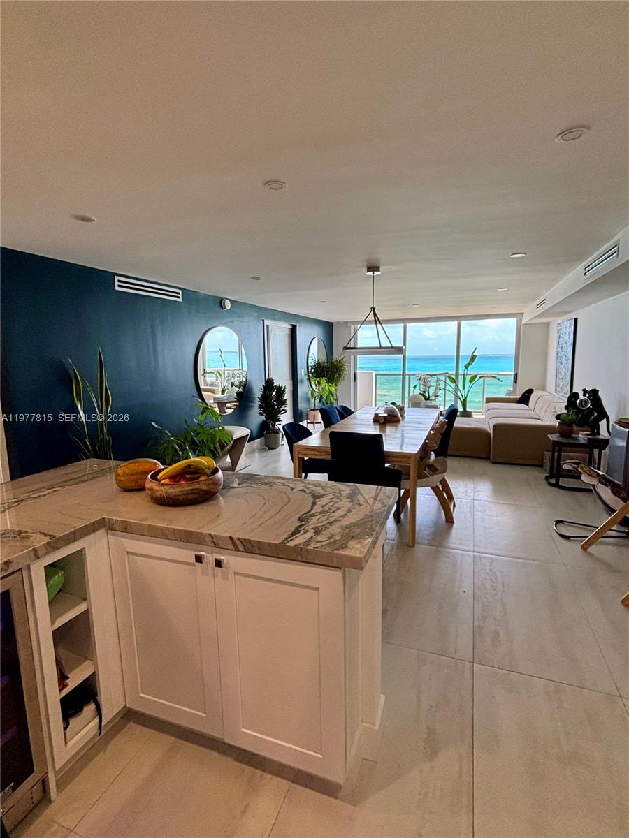 6039 Collins Ave 615-617