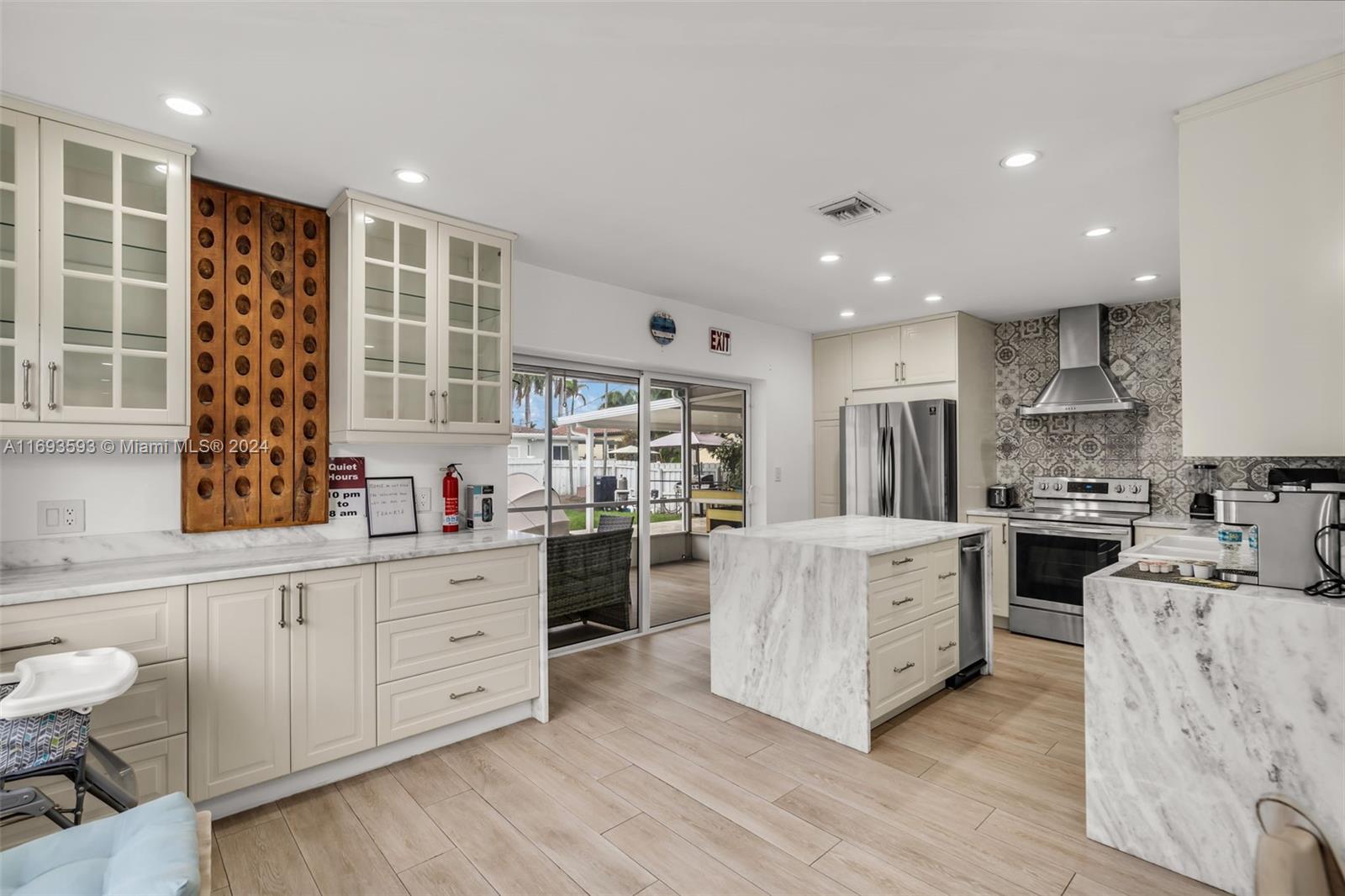 HOLLYWOOD LAKES SECTION - Residential Lease