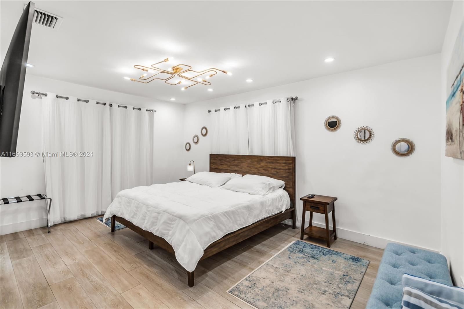 HOLLYWOOD LAKES SECTION - Residential Lease