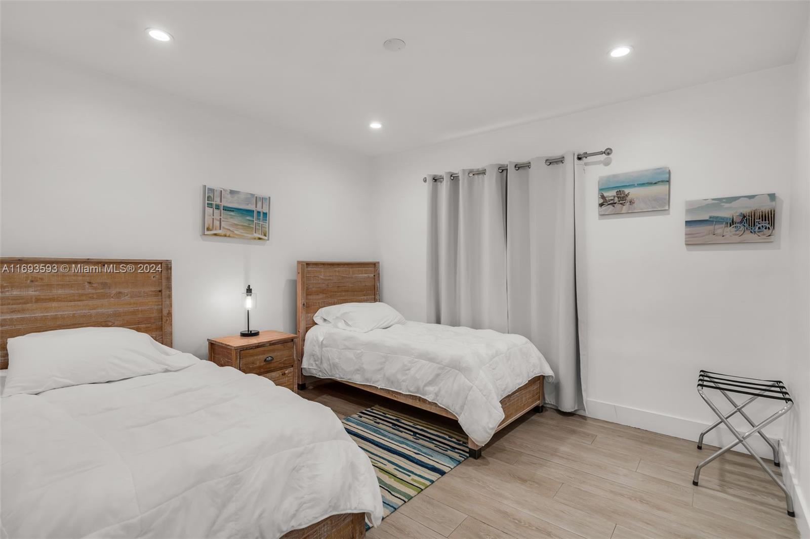 HOLLYWOOD LAKES SECTION - Residential Lease