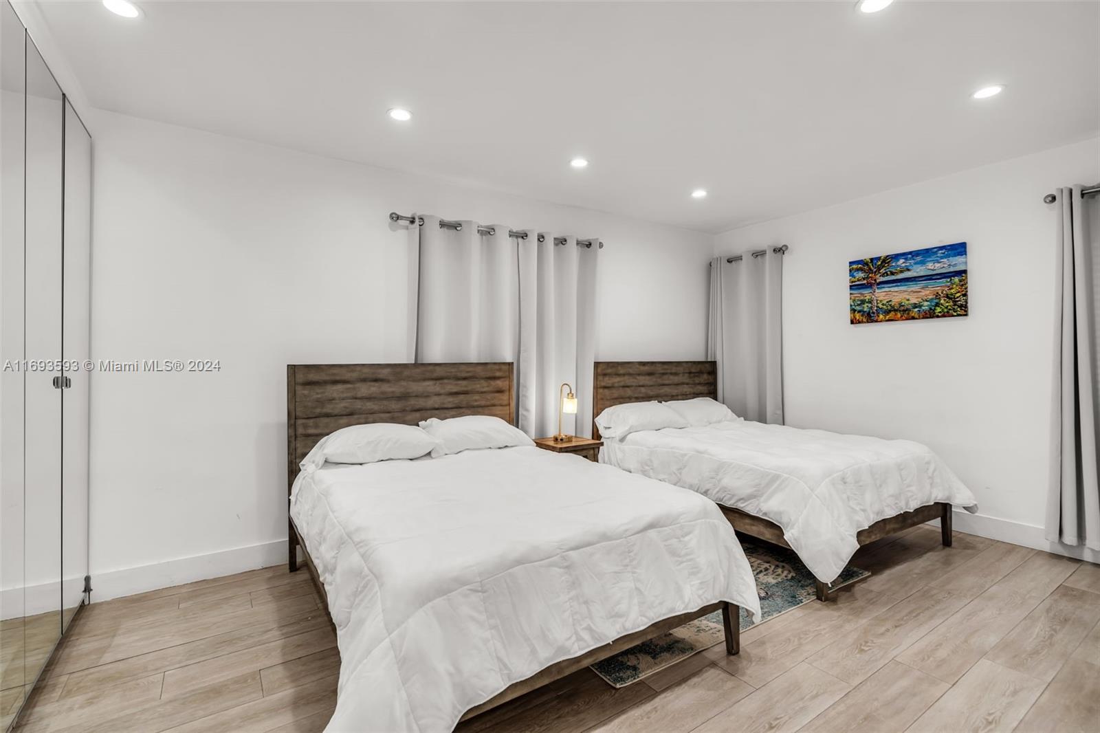 HOLLYWOOD LAKES SECTION - Residential Lease