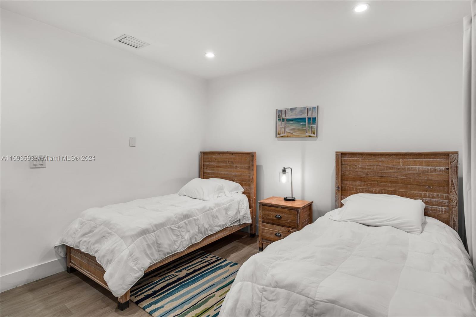 HOLLYWOOD LAKES SECTION - Residential Lease