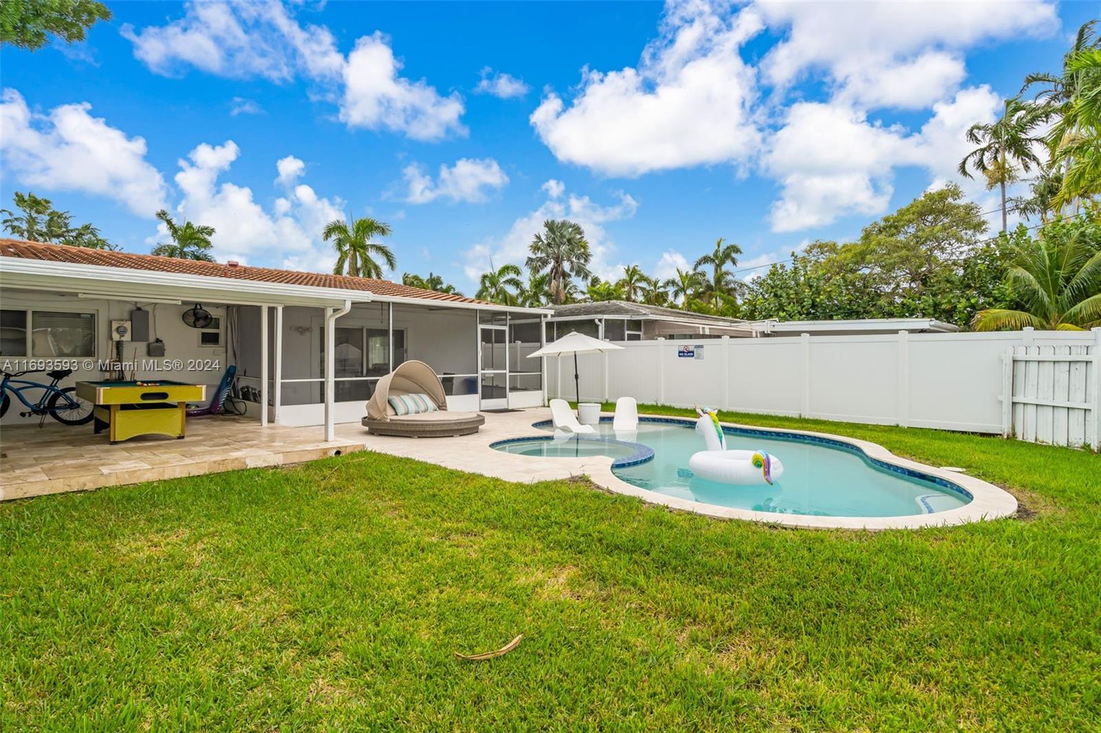 HOLLYWOOD LAKES SECTION - Residential Lease