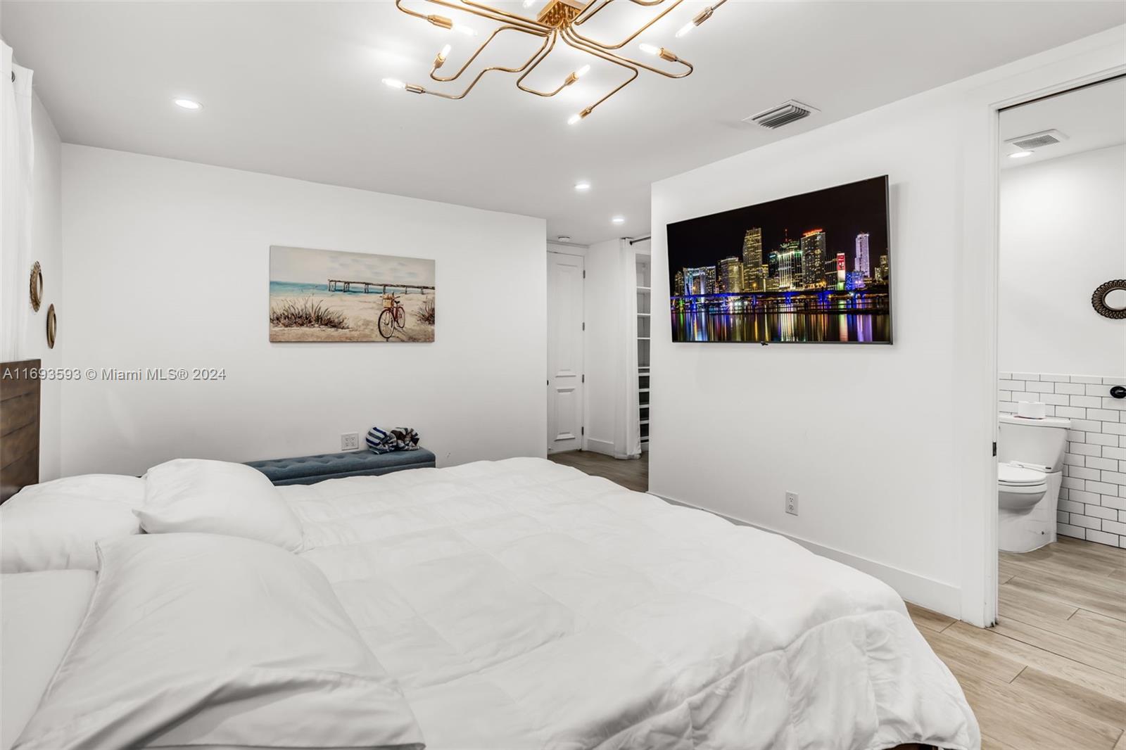 HOLLYWOOD LAKES SECTION - Residential Lease