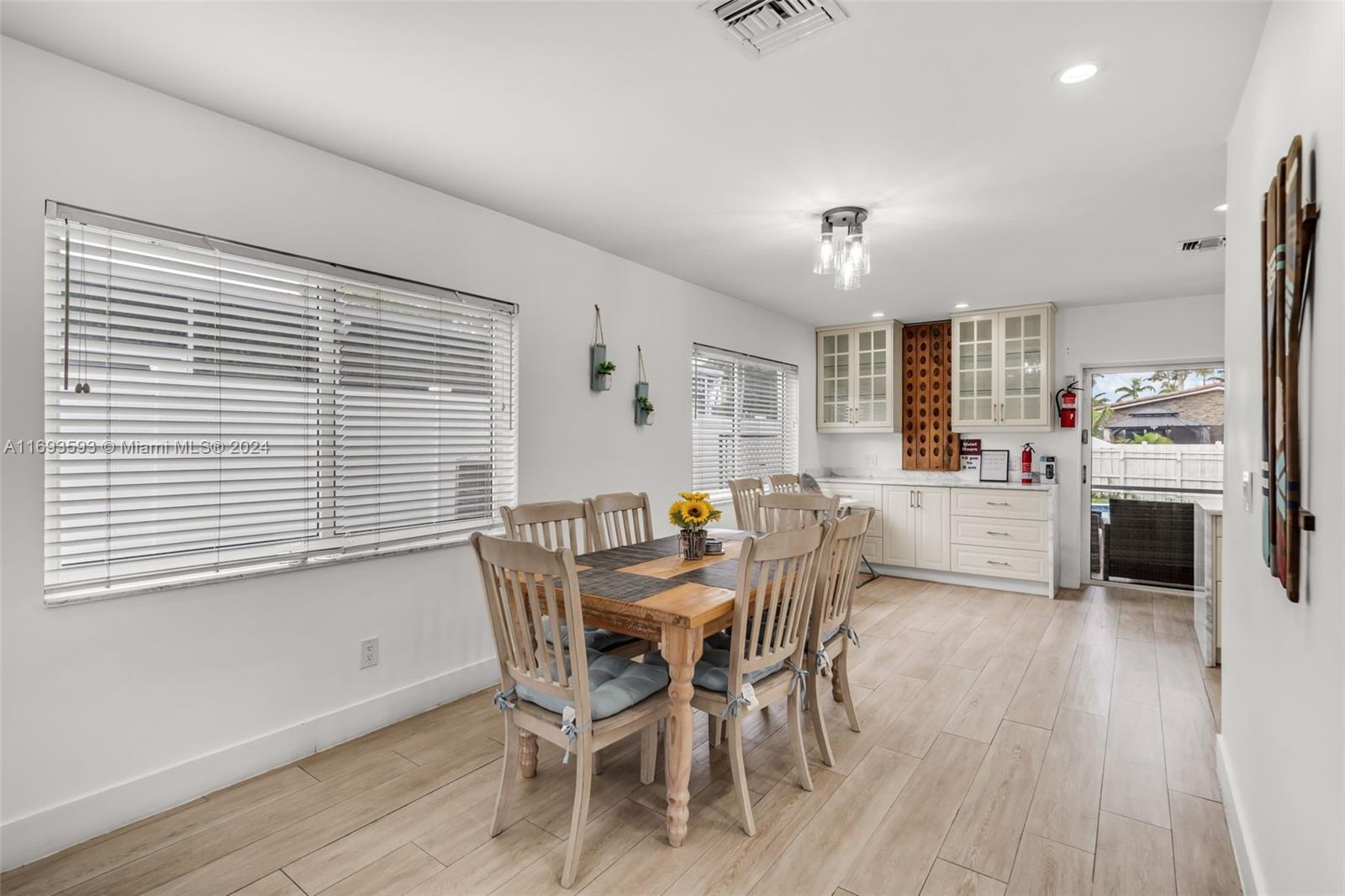 HOLLYWOOD LAKES SECTION - Residential Lease