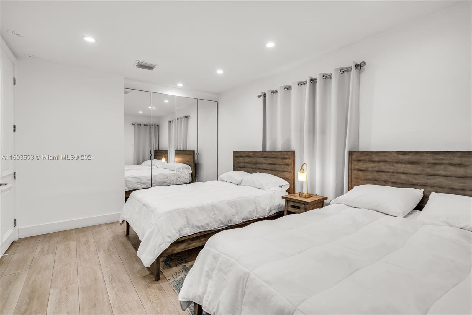 HOLLYWOOD LAKES SECTION - Residential Lease