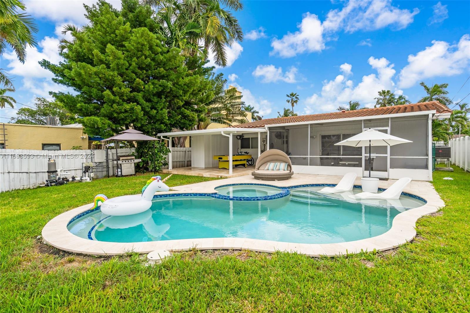 HOLLYWOOD LAKES SECTION - Residential Lease